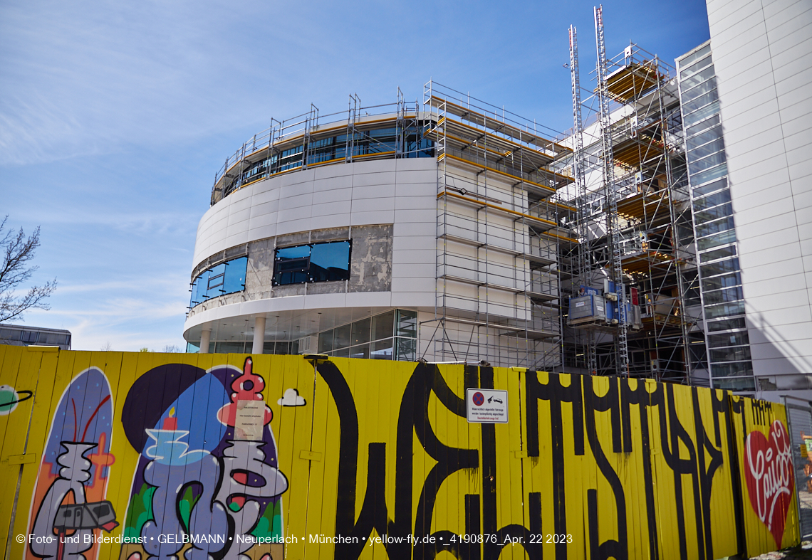 22.04.2023 - Baustelle auf der ehemaligen Allianz-Versicherung in Neuperlach